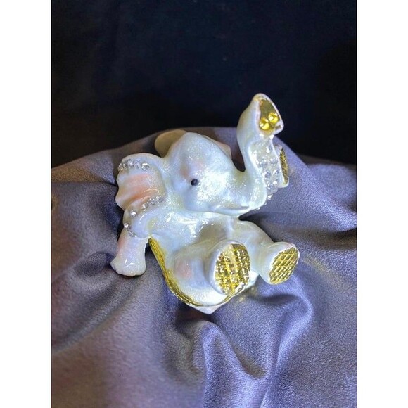 Elephant White Hinged Trinket Box Collectible Enamel Crystals Gold Tone Cute - Picture 9 of 9